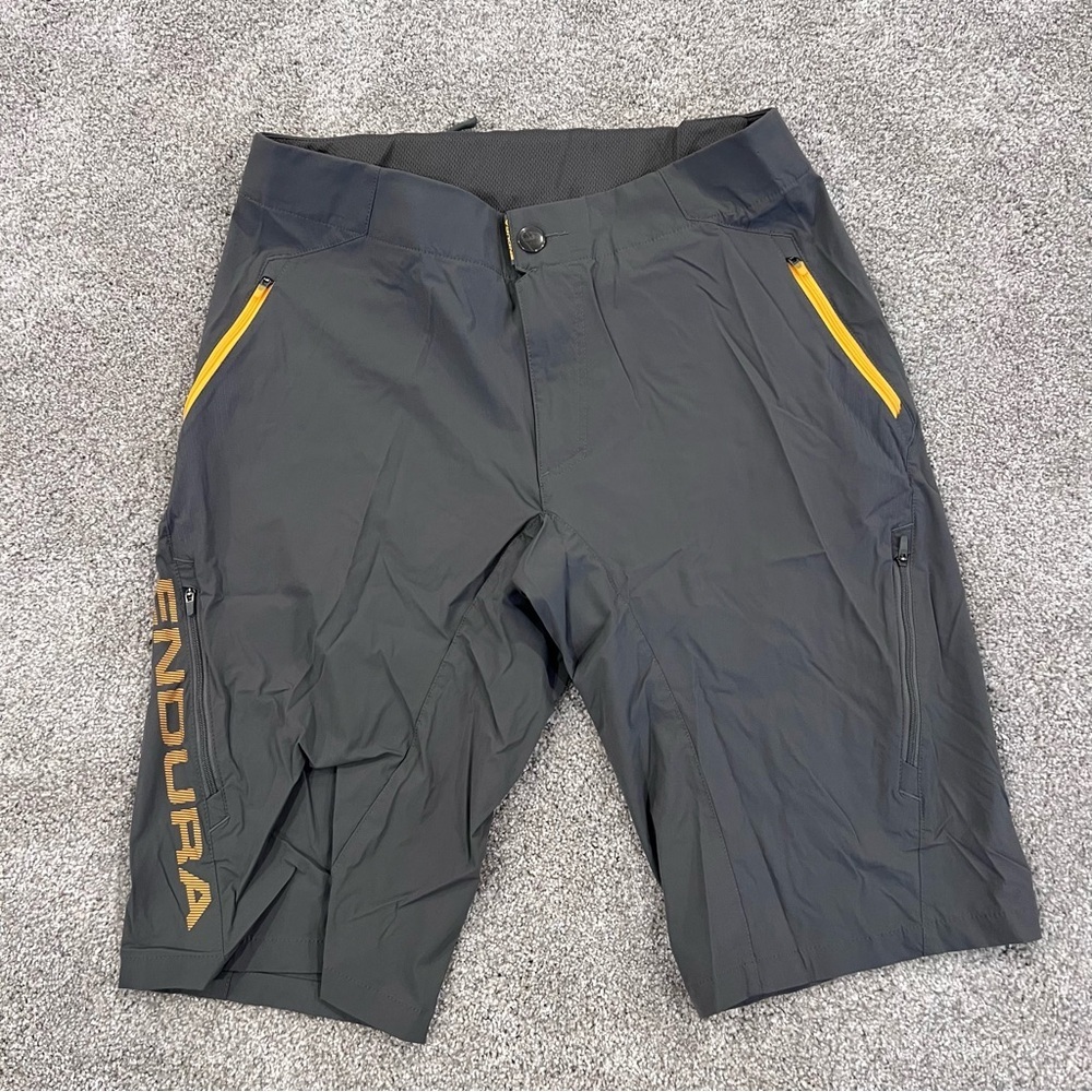 Endura Single Track Lite Biking Mountain Biking Shorts Men’s Size Medium Gray,